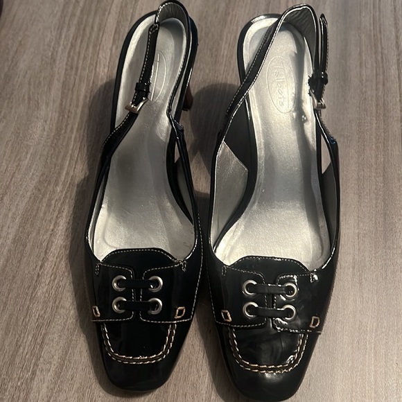 Talbot dressy low pump. Only worn once. Had knee surgery and need chunky heel. - Picture 5 of 8